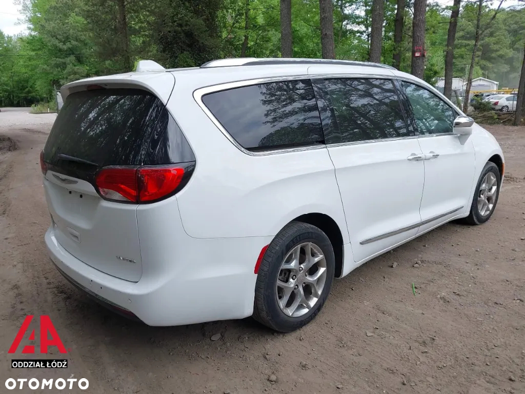 Chrysler Pacifica - 12