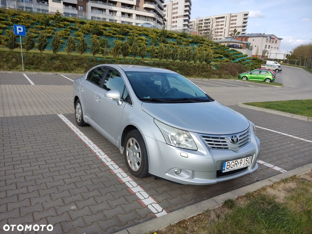 Toyota Avensis 1.6 Luna - 1