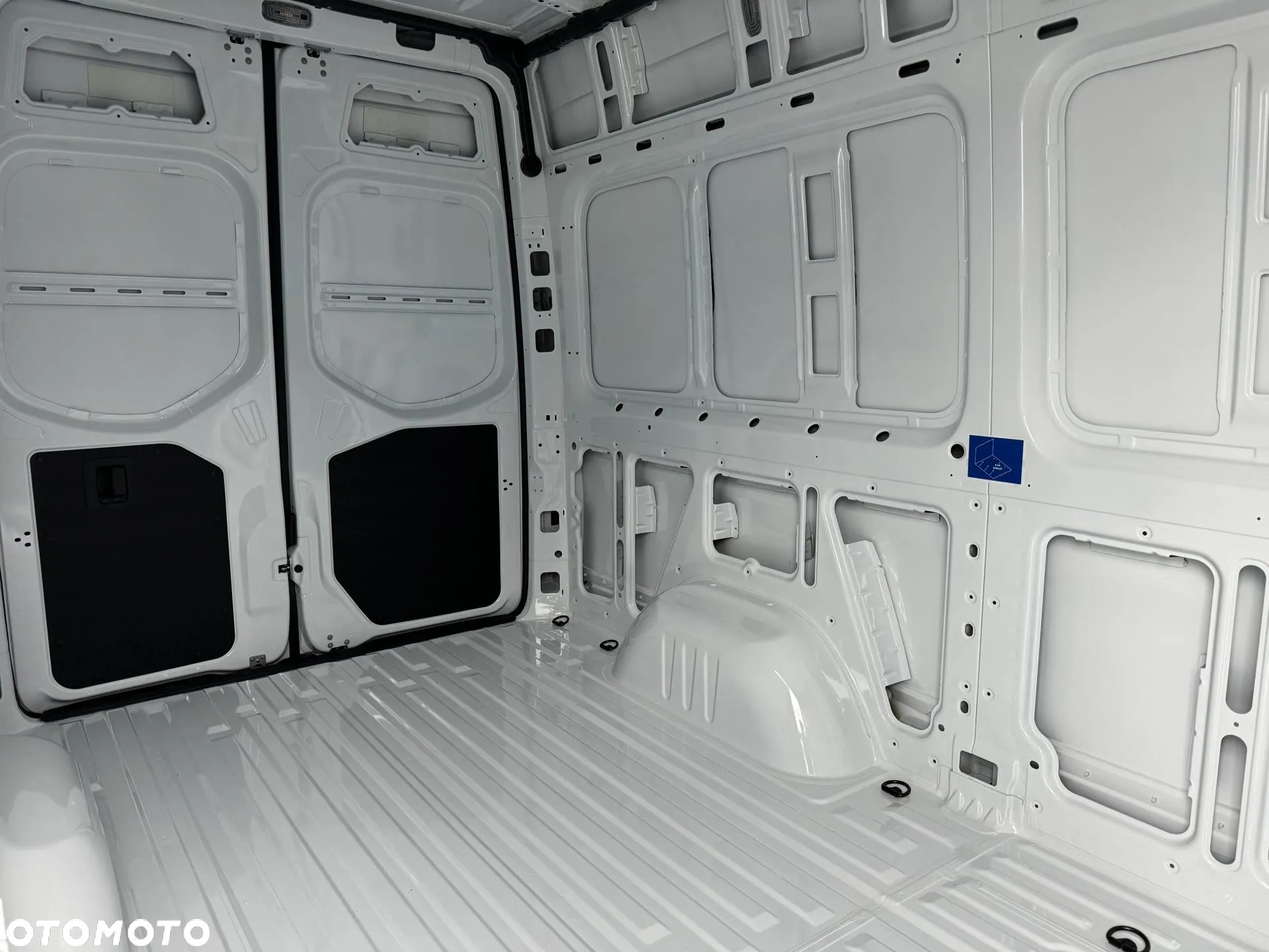 Mercedes-Benz Sprinter - 9