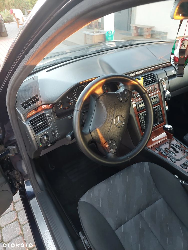 Mercedes-Benz Klasa E - 20