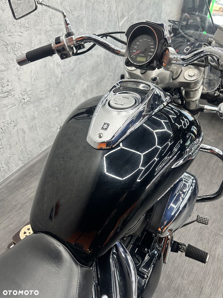Suzuki Intruder - 19