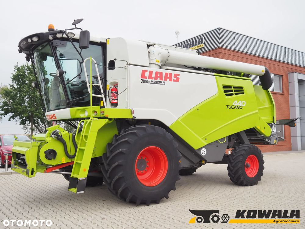 Claas Tucano 440 + V620
