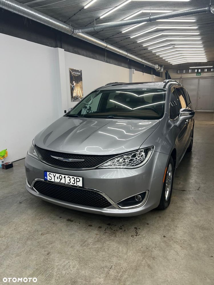 Chrysler Pacifica - 1