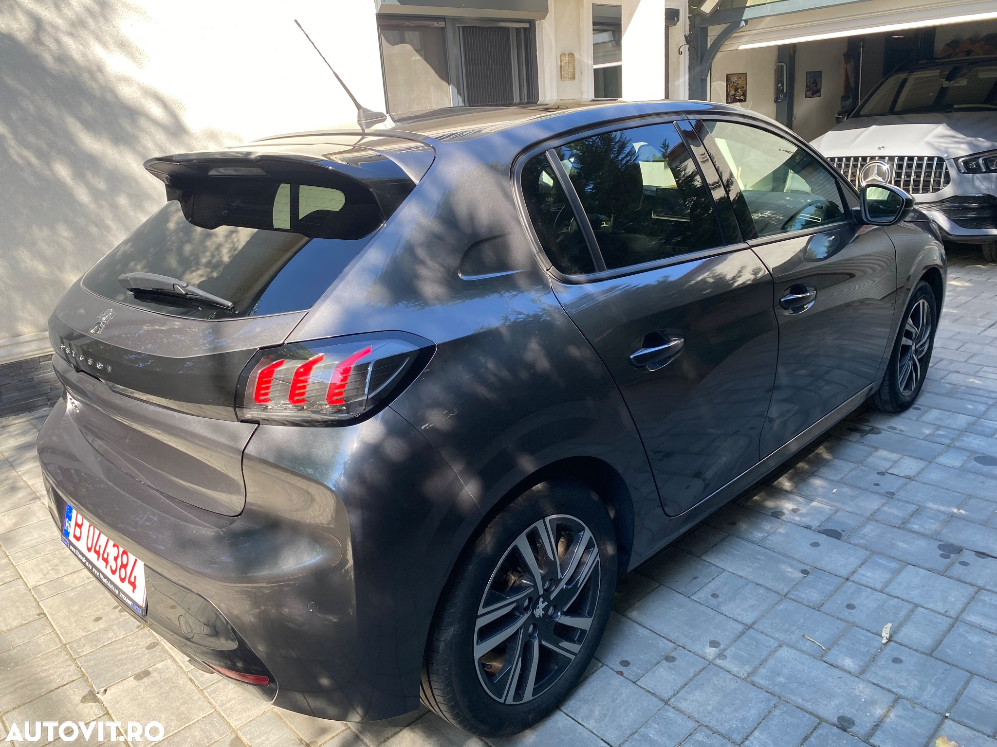 Peugeot 208 PureTech 100 EAT8 Allure Pack - 4