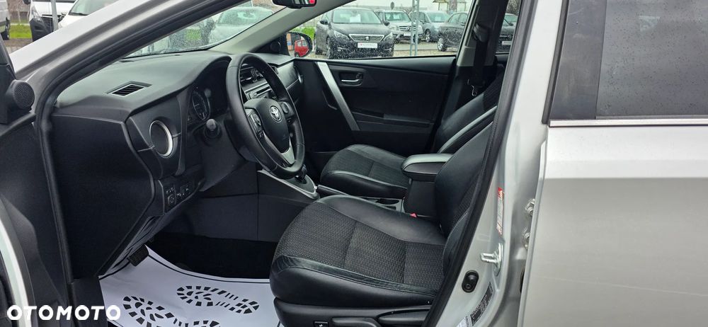 Toyota Auris 1.8 HSD Luna - 12