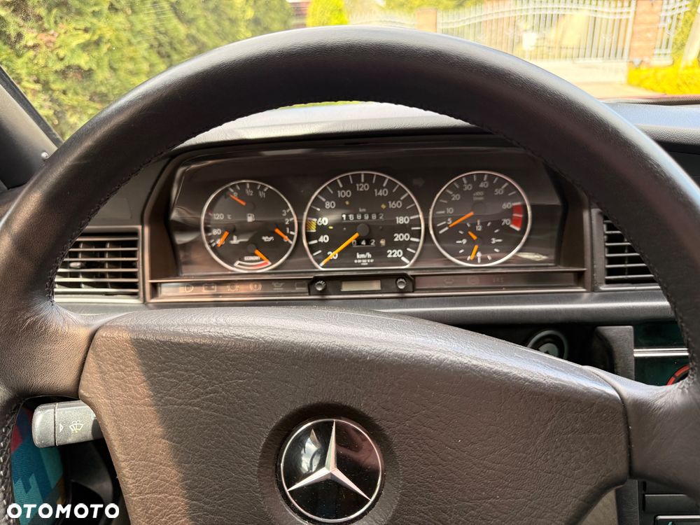 Mercedes-Benz W201 (190) - 22
