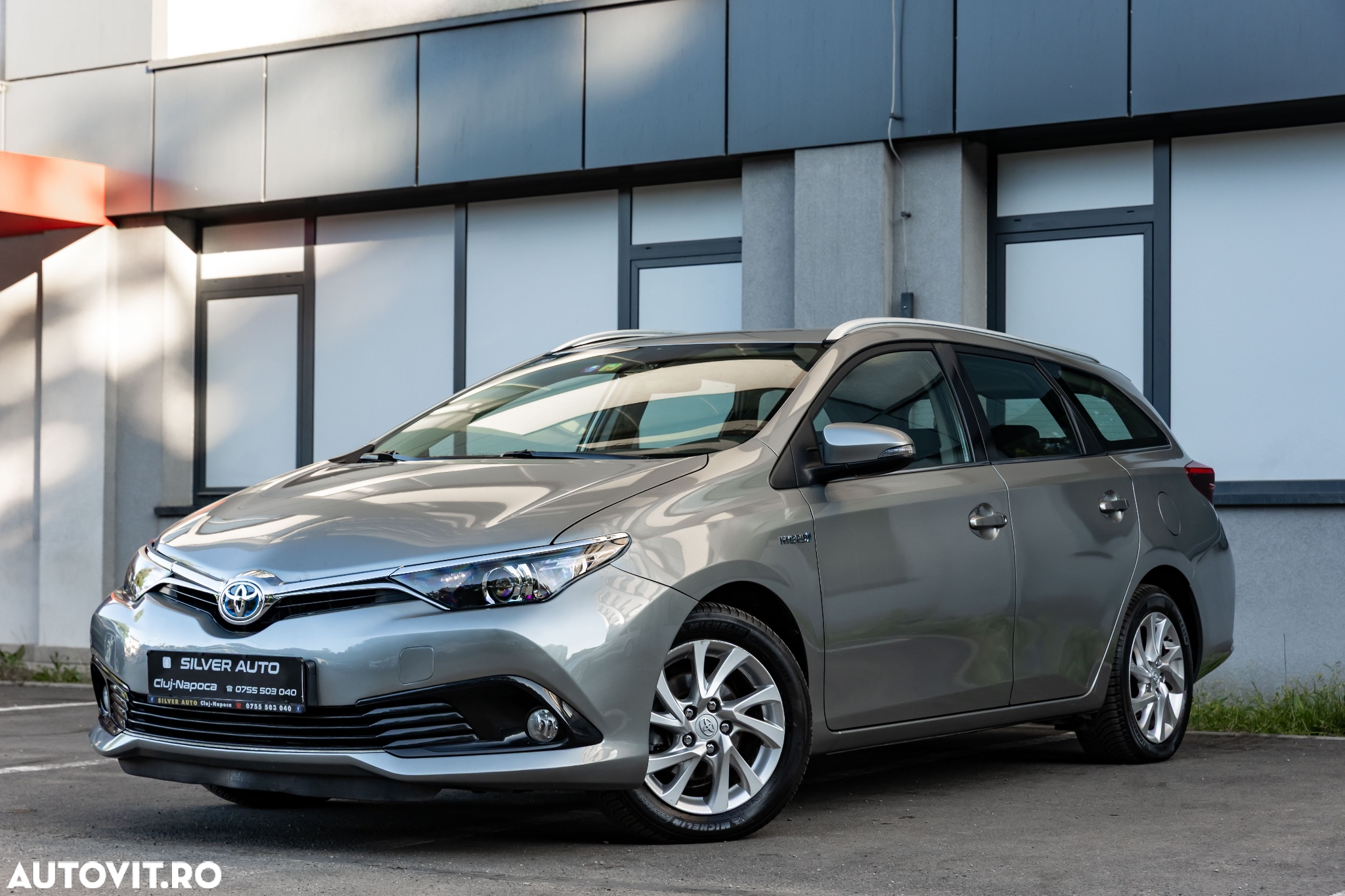 Toyota Auris 1.8 L VVT-i Hybrid Sol - 2