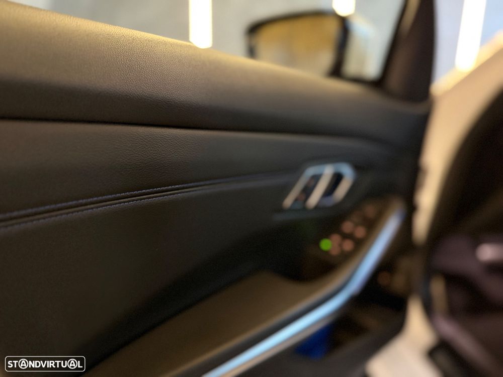 BMW 330 e Touring Aut. M Sport - 28