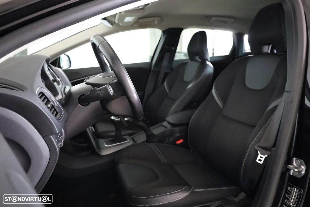Volvo V40 2.0 D3 Momentum - 7