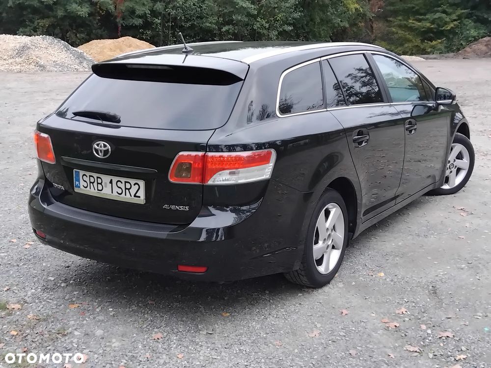 Toyota Avensis 1.8 Sol NAVI - 24