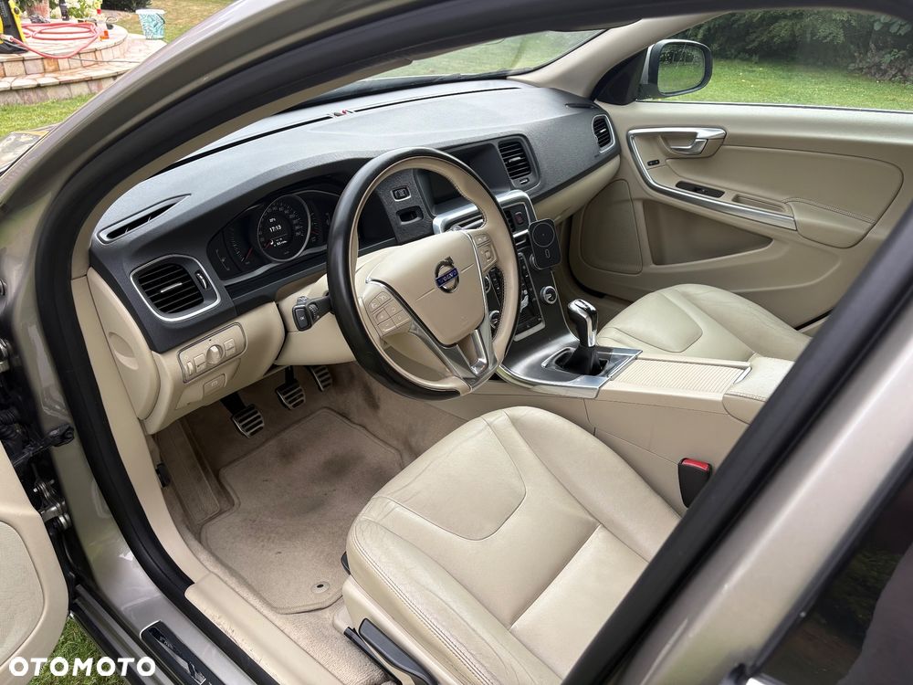 Volvo V60 D4 Drive-E Momentum - 13