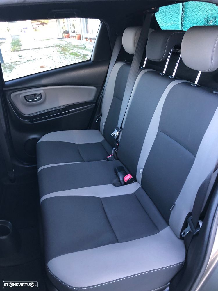 Toyota Yaris 1.5 HSD Comfort - 24
