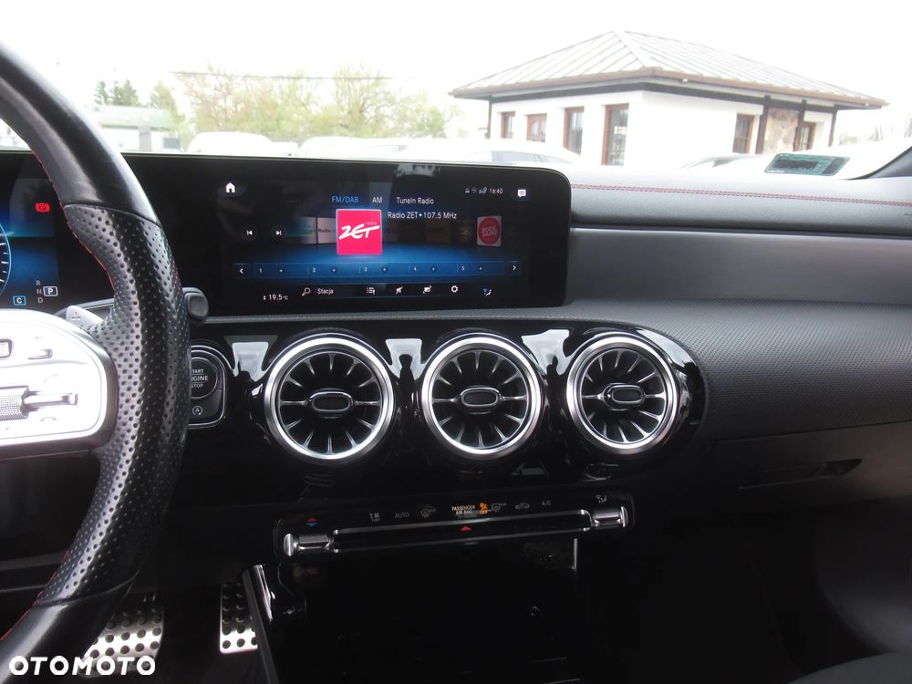 Mercedes-Benz CLA 200 AMG Line 7G-DCT - 17