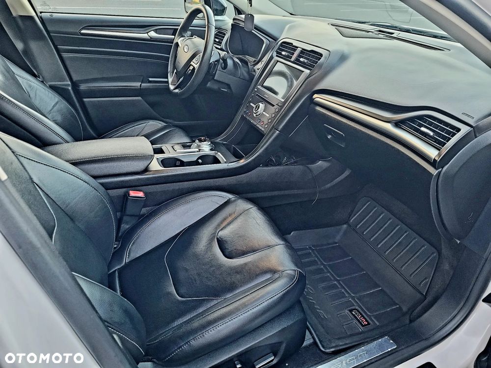 Ford Fusion - 26