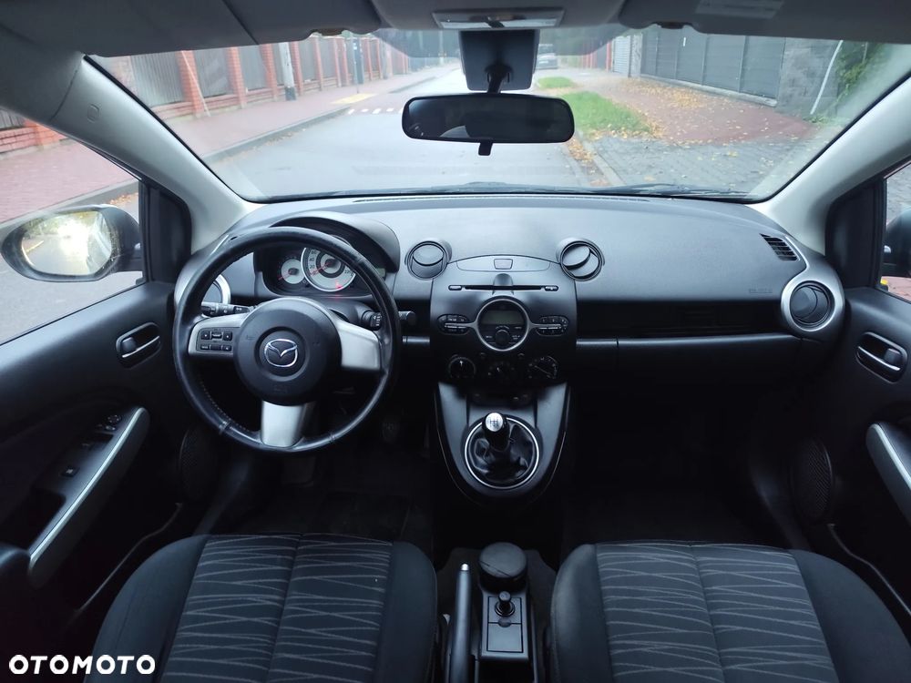Mazda 2 2009 photo 4