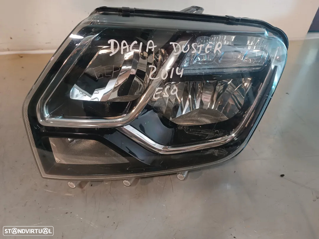 ÓTICA / FAROL DACIA DUSTER - ESQUERDO - 2