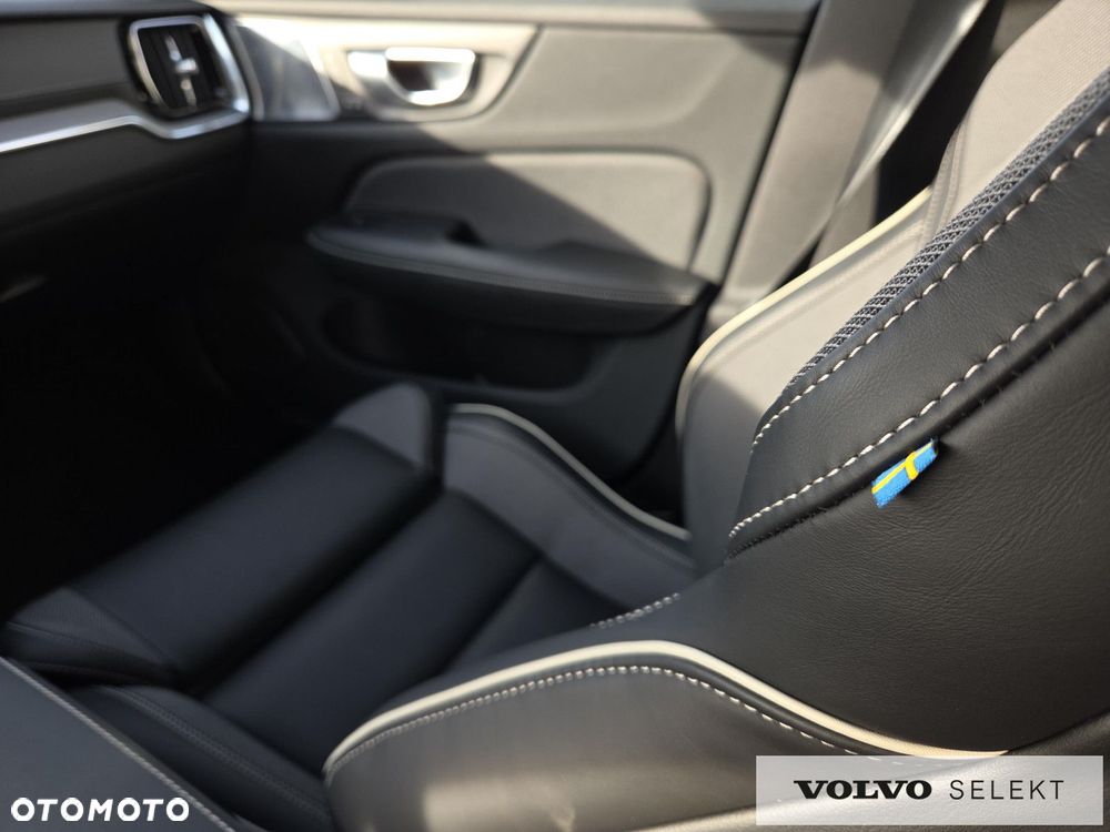 Volvo S60 T8 Recharge AWD Ultimate Dark - 29