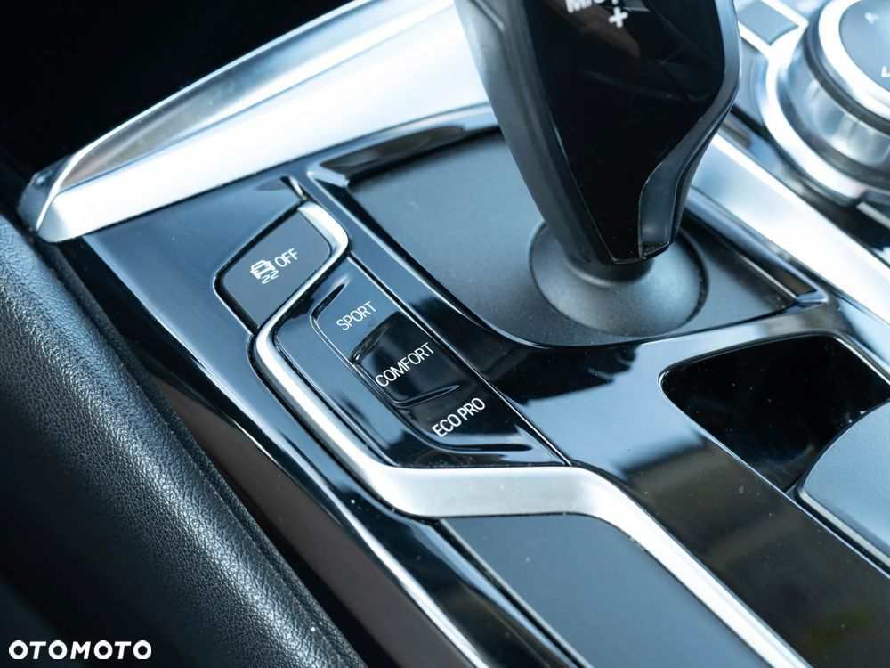 BMW Seria 5 520d Sport Line sport - 38