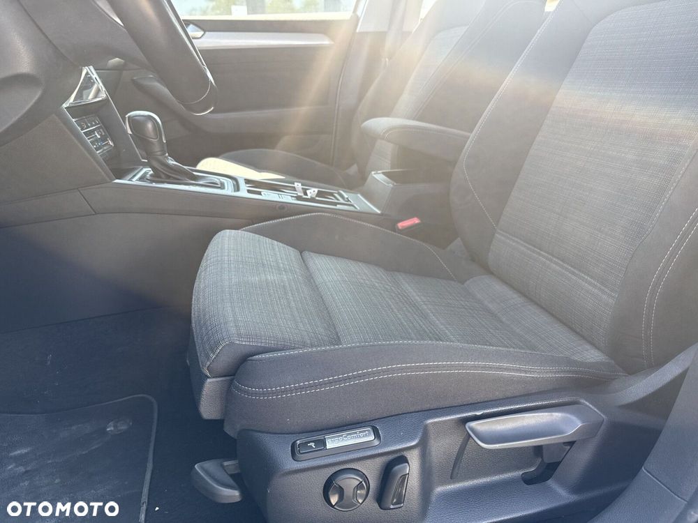 Volkswagen Passat - 12