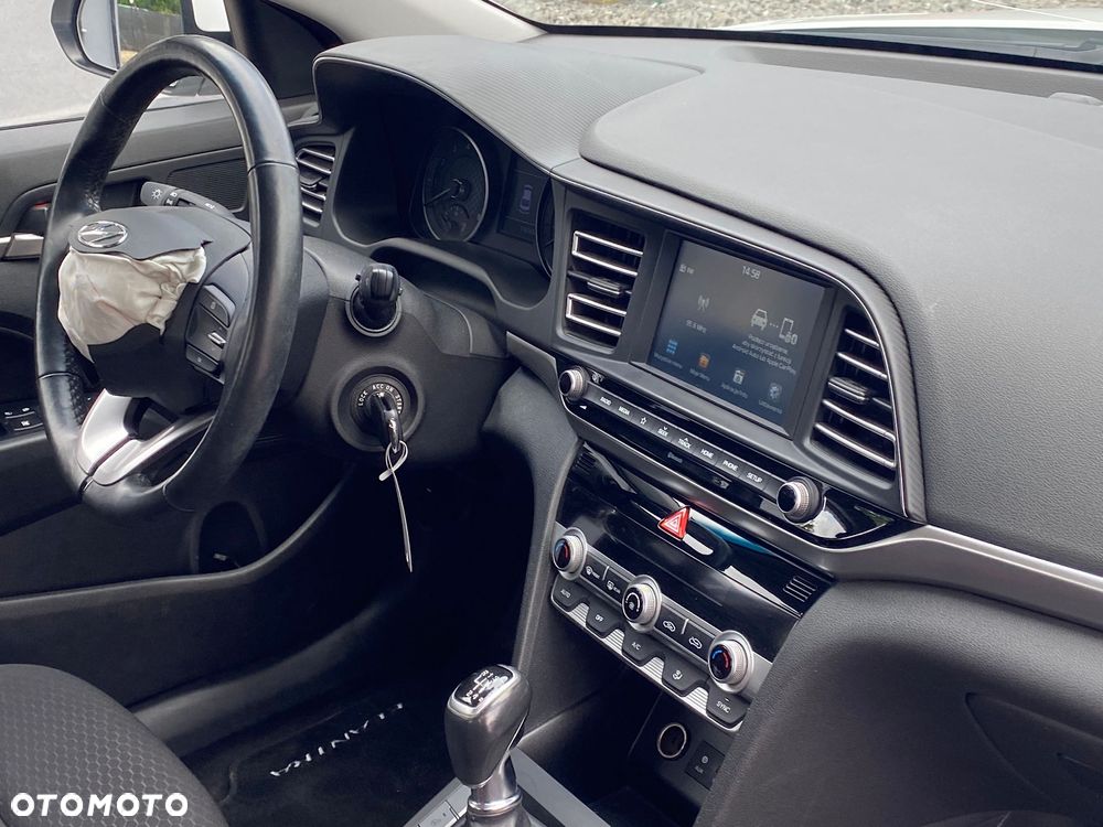 Hyundai Elantra 1.6 Comfort - 14