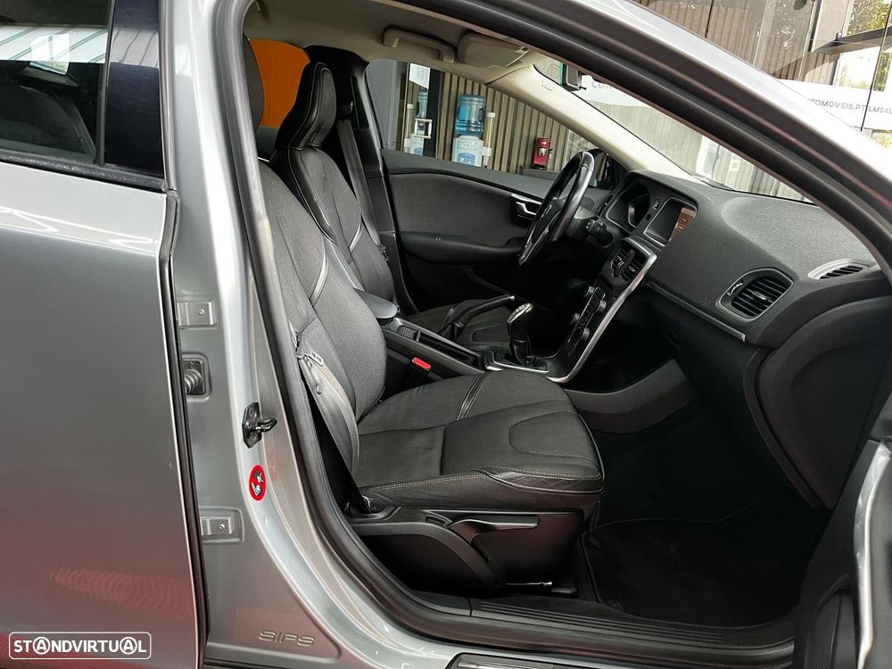 Volvo V40 Cross Country 1.6 D2 Momentum - 19