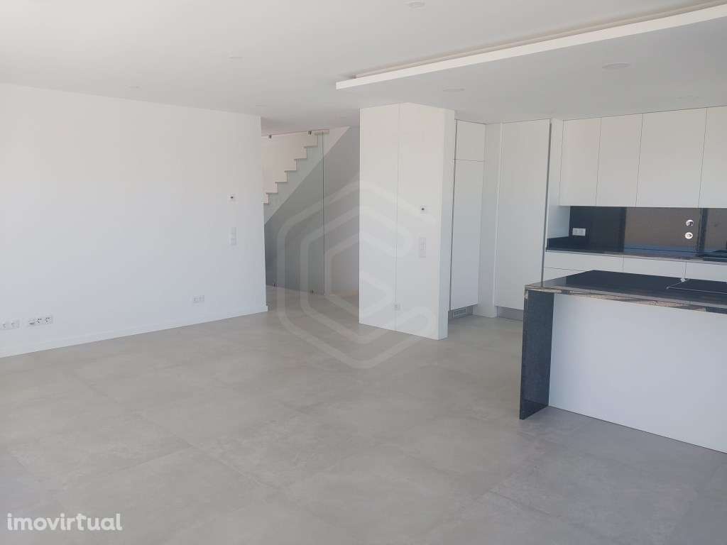 Moradia T3+1 localizada entre Portimão e Lagos, Algarve - Grande imagem: 5/47