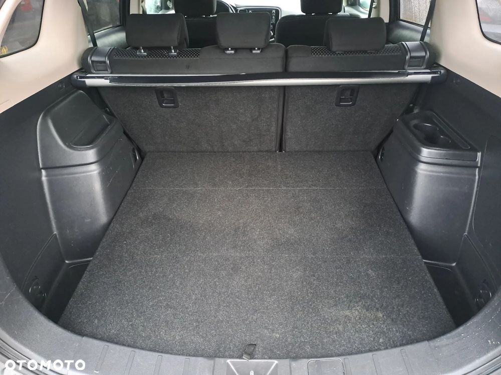 Mitsubishi Outlander - 24