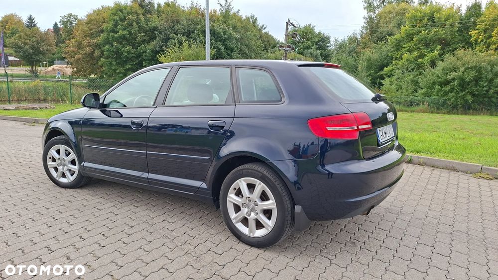 Audi A3 Sportback 1.6 TDI DPF Ambiente - 4