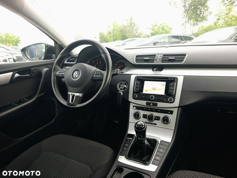 Volkswagen Passat - 33