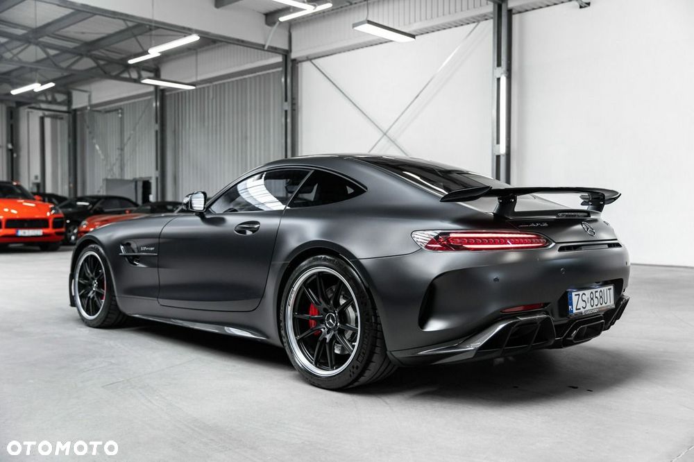 Mercedes-Benz AMG GT R - 11