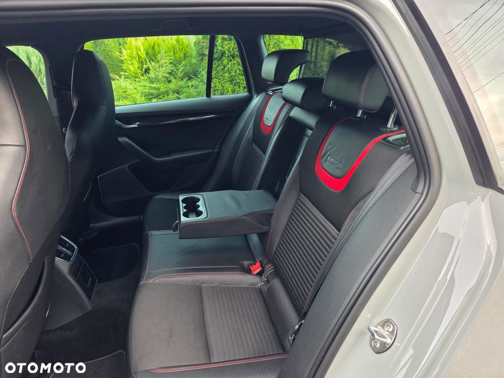 Skoda Octavia ver-combi-2-0-tdi-dsg-rs - 18