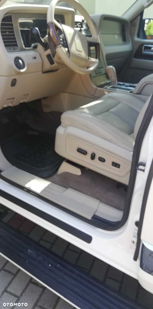 Lincoln Navigator 5.4 L 4x4 - 16