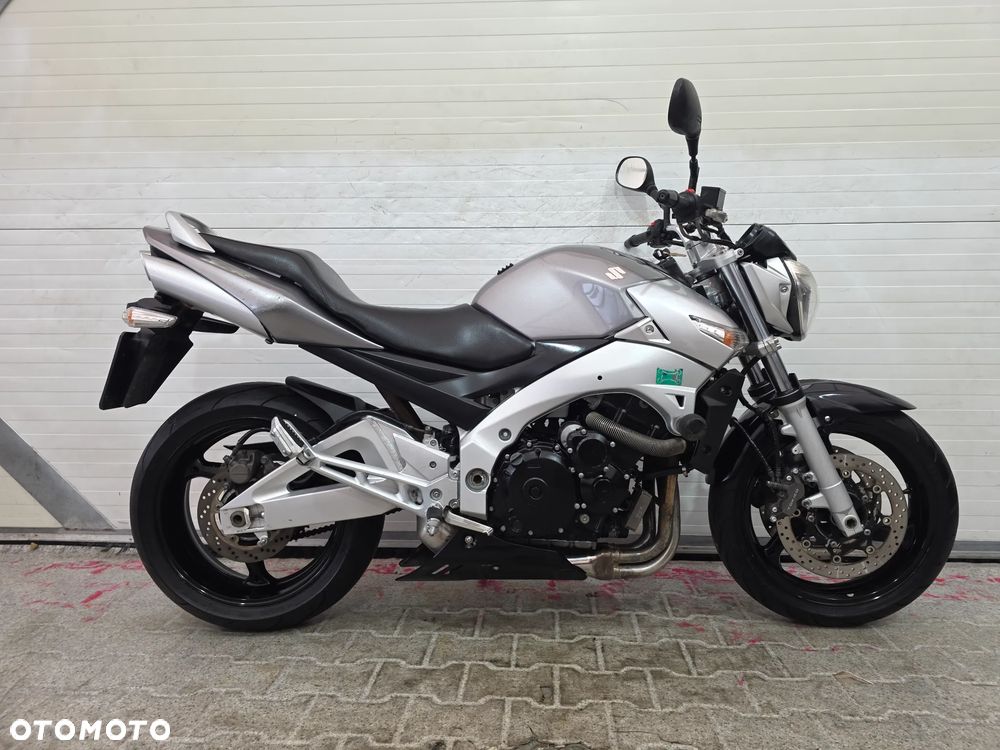Suzuki GSR - 6