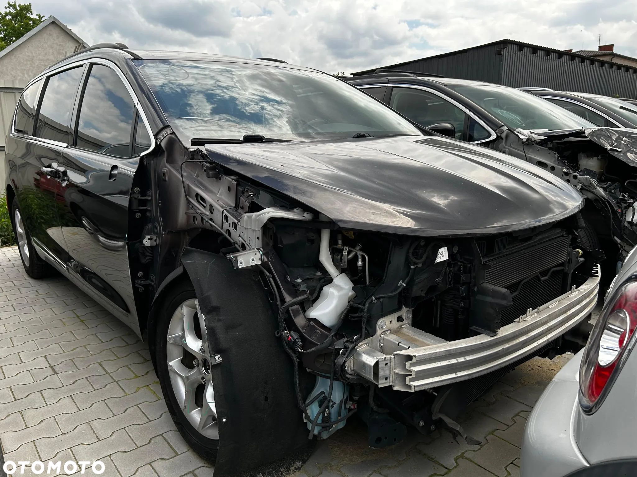 Chrysler Pacifica - 1
