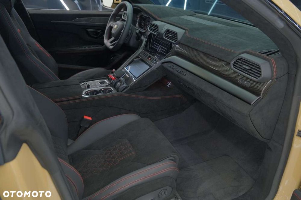 Lamborghini Urus - 38