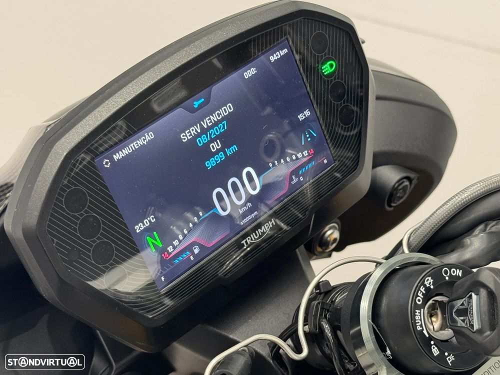Triumph Street Triple 765 Moto2 - 11