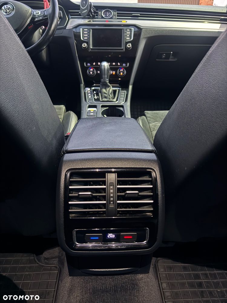 Volkswagen Passat 2.0 TDI SCR (BlueMotion Tech) 4Motion D Highline - 9