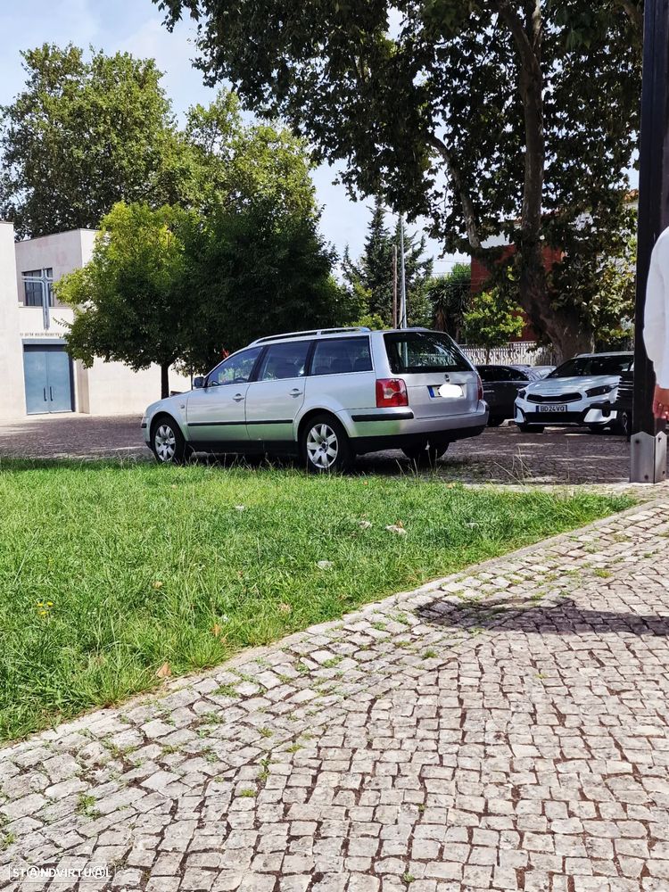 VW Passat 1.9 TDi Confortline 6V - 1