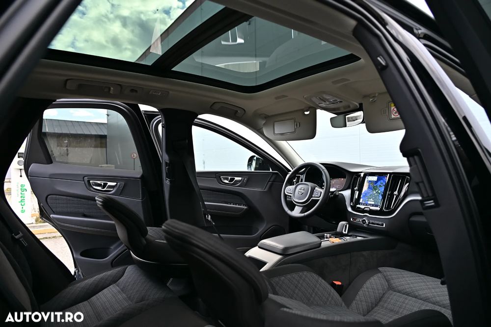 Volvo XC 60 B4 MHEV AT AWD Ultimate Dark - 23