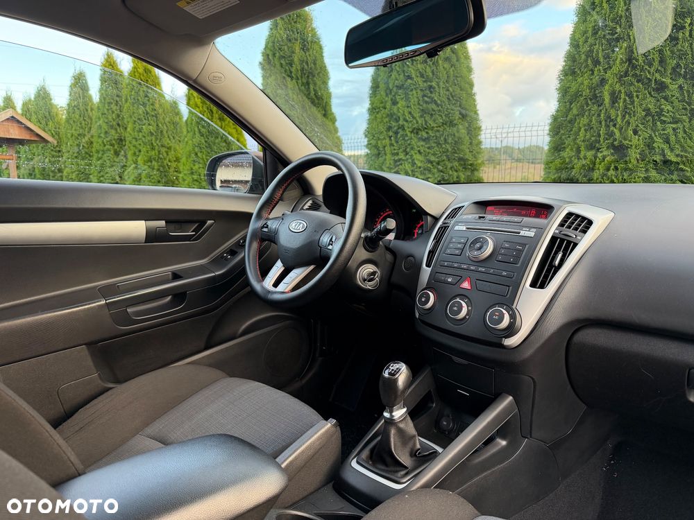 Kia Ceed - 10