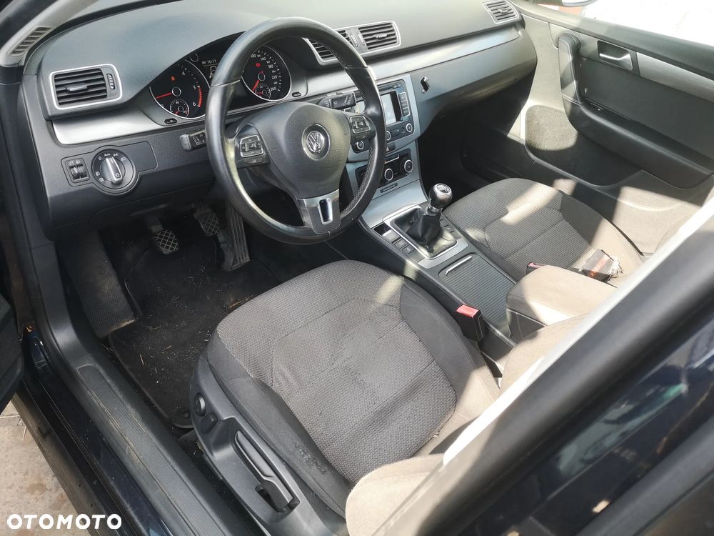 Volkswagen Passat 1.6 TDI DPF BlueMot Trendline - 9