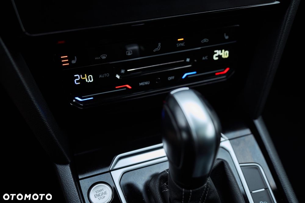 Volkswagen Arteon 2.0 TDI SCR R-Line DSG - 25
