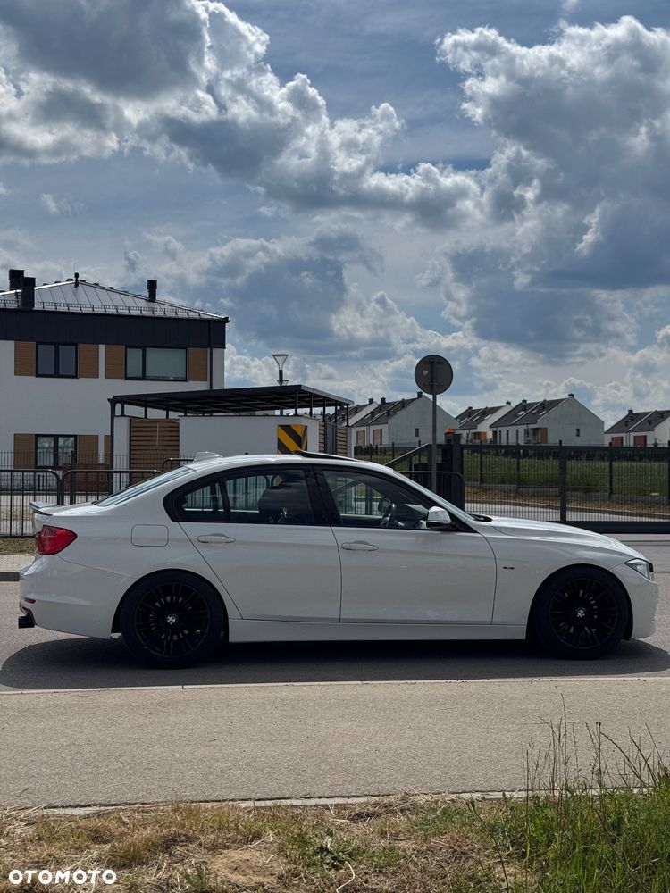 BMW Seria 3 320d DPF Edition Sport - 21