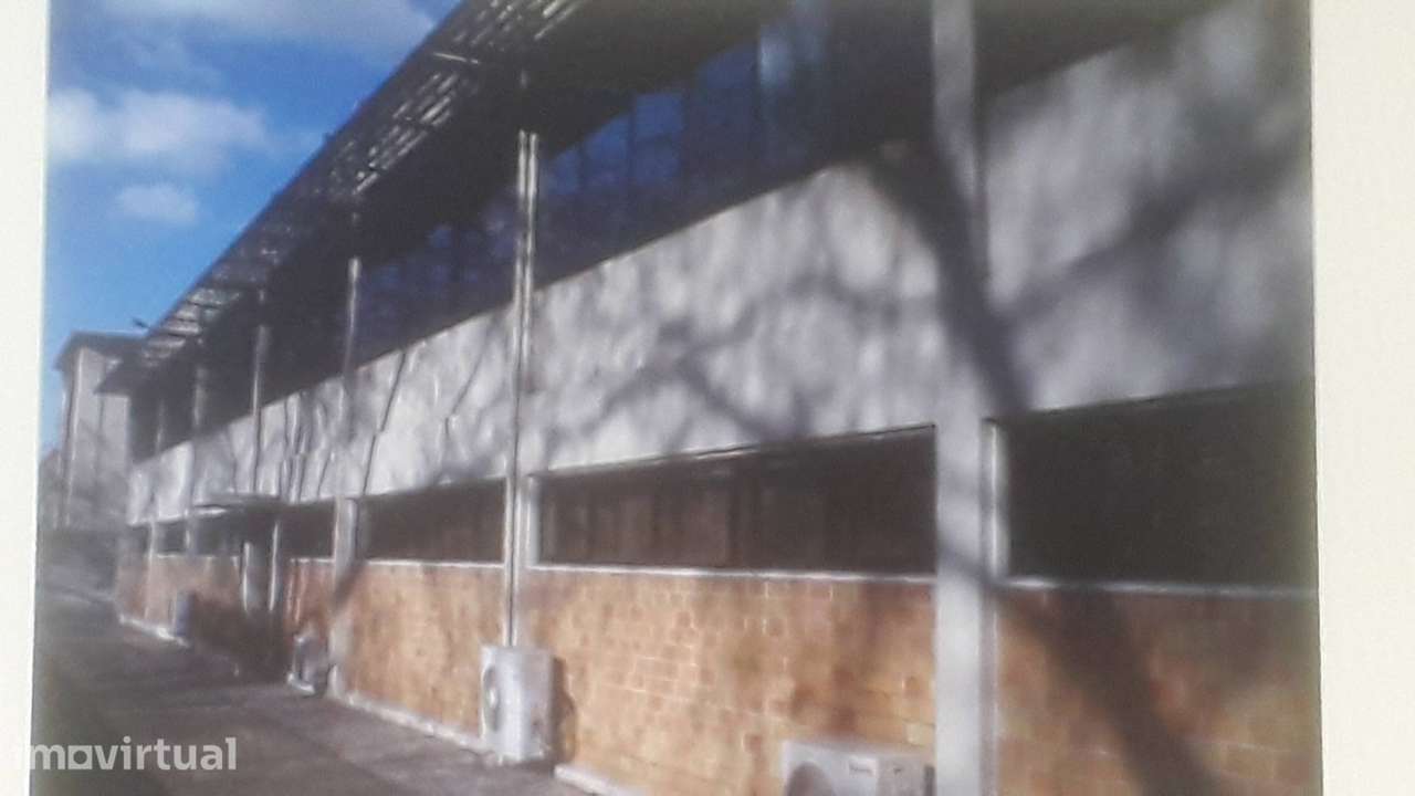 Armazém com cerca de 1200 m2 Zona Indústrial do Porto - Grande imagem: 3/5