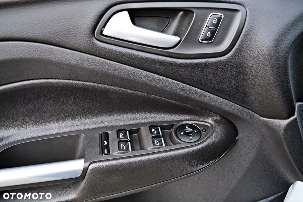 Ford Kuga 1.5 EcoBoost 2x4 Business Edition - 25