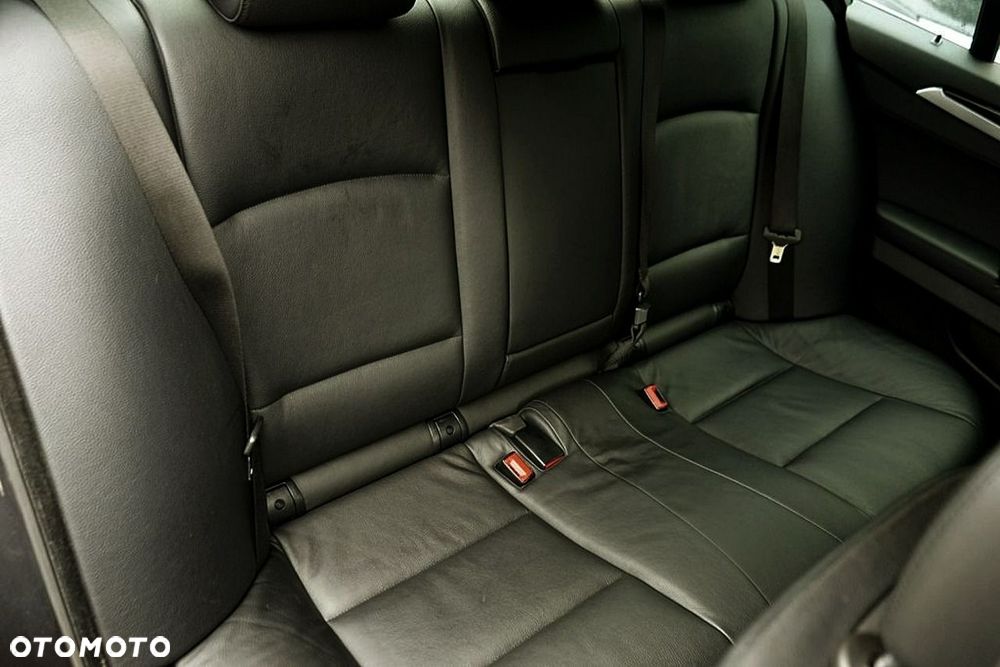 BMW Seria 5 525d - 24