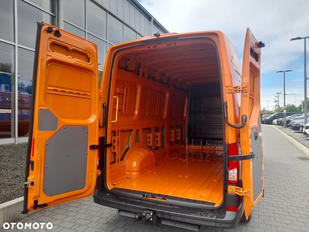 Volkswagen Crafter 35 2.0 TDI L4H3 4490 177 KM - 11