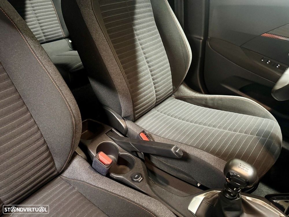 Peugeot 2008 1.2 PureTech Active Pack — fotografia 26