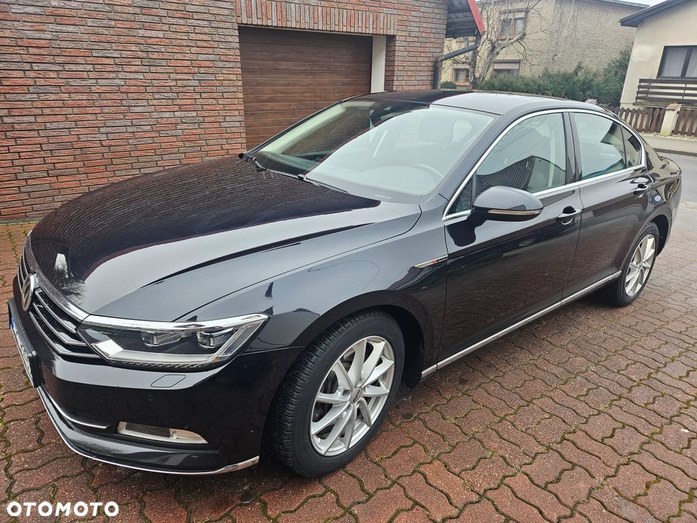 Volkswagen Passat - 1