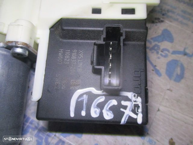 Motor Elevador Vidro 827306548R RENAULT MEGANE 3 SW 2011 TD RENAULT MEGANE 3 FASE 3 2015 1.5DCI 110CV 5P PRETO T DRT RENAULT MEGANE 3 FASE 1 2011 1.9DCI 130CV 5P PRETO T DRT - 3